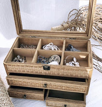 Load image into Gallery viewer, Elegant and durable small jewellery case with a rattan finish.