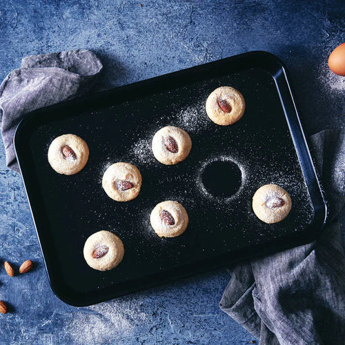 Durable steel baking tray for oven use

