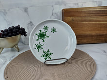 Load image into Gallery viewer, Christmas Lipped Round Platter - 22cm